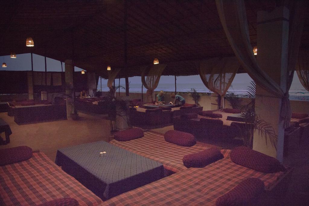 Guest House The Sunset Мандрем Екстериор снимка