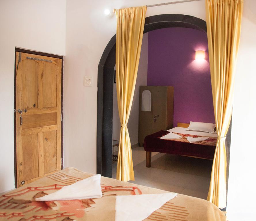 Guest House The Sunset Мандрем Екстериор снимка